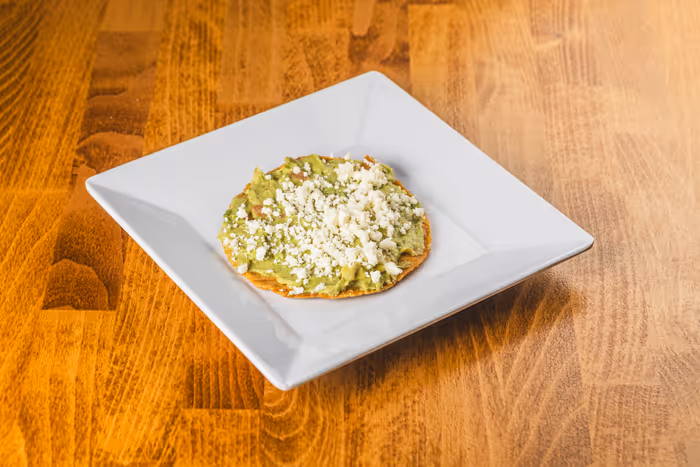 Tostada Guac Y Queso